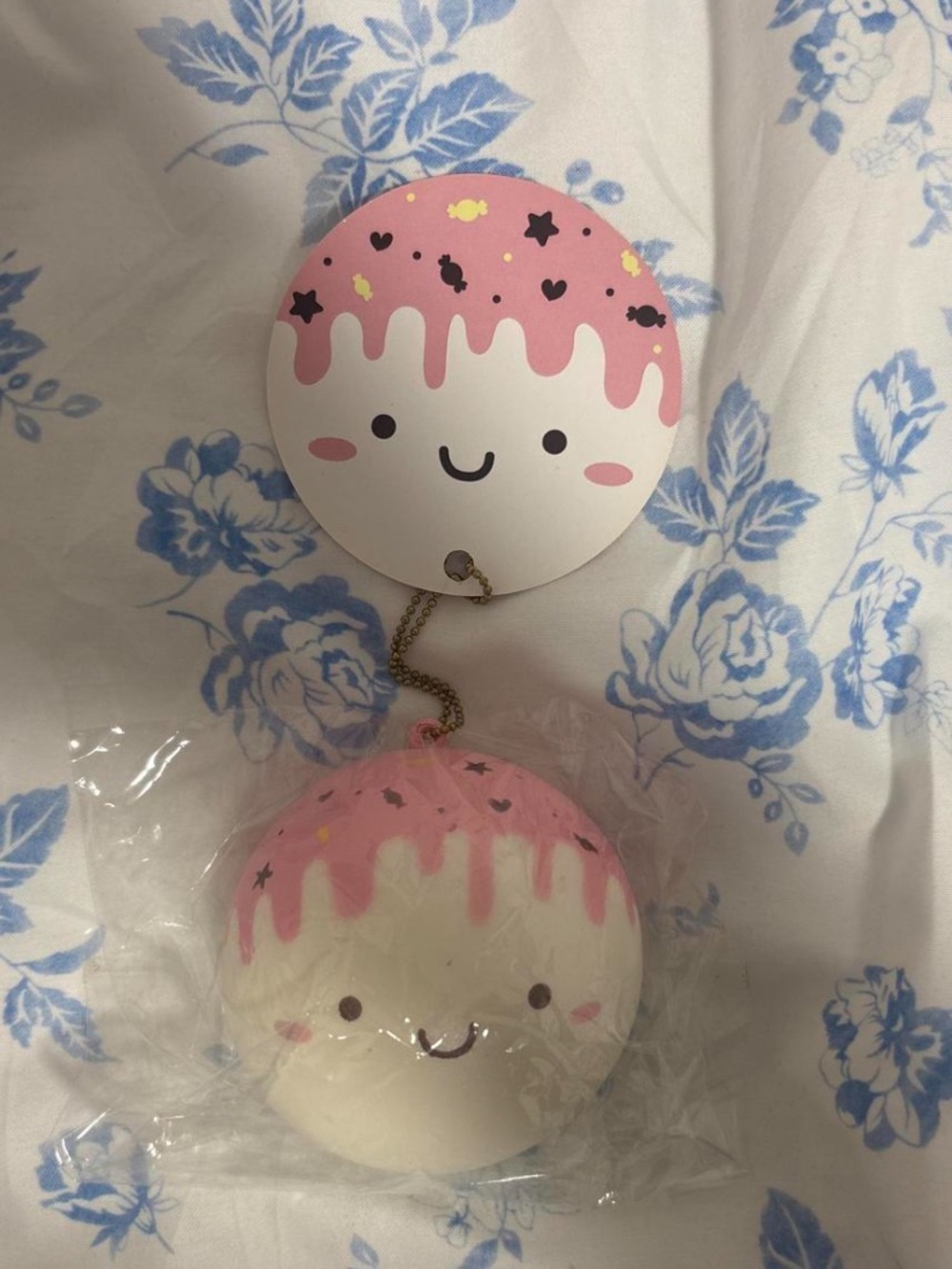 Momo Cuppy Squishy